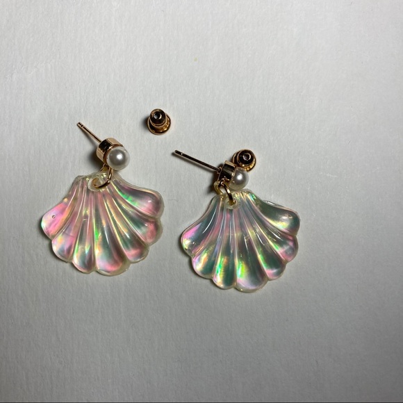 LAST PAIR!! Mermaid Resin Seashell Pearl Earrings - Picture 7 of 11